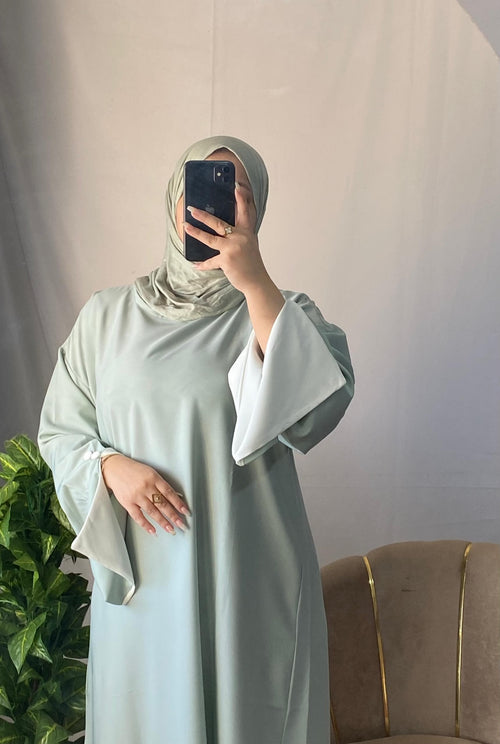 Abaya Chic – Élégance Intemporelle 🌙